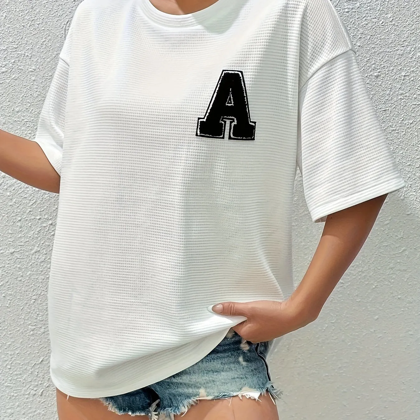 Chic Letter Patch Crew Neck Tee for Spring  Summer