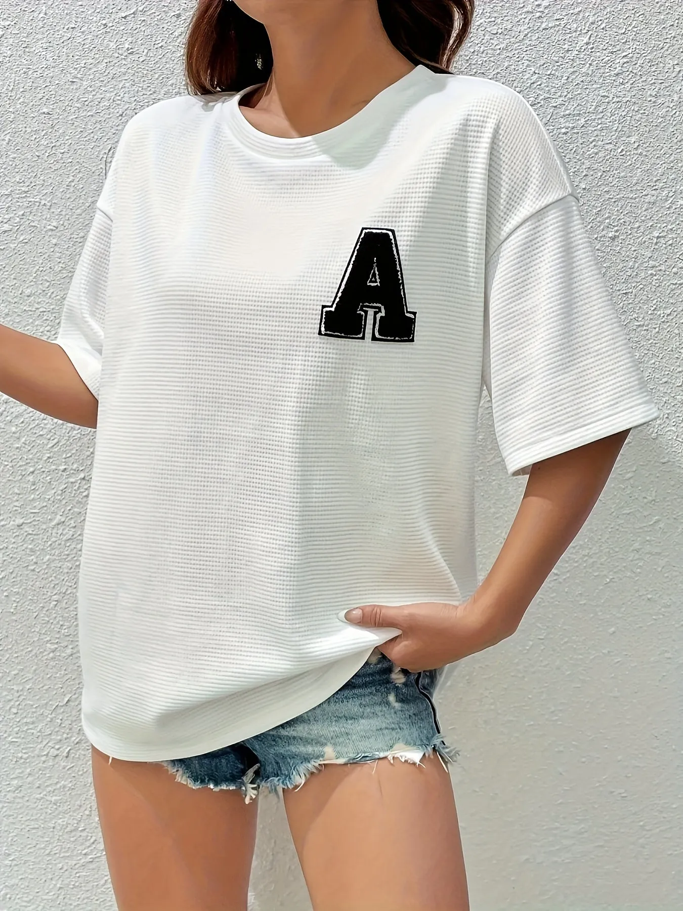 Chic Letter Patch Crew Neck Tee for Spring  Summer