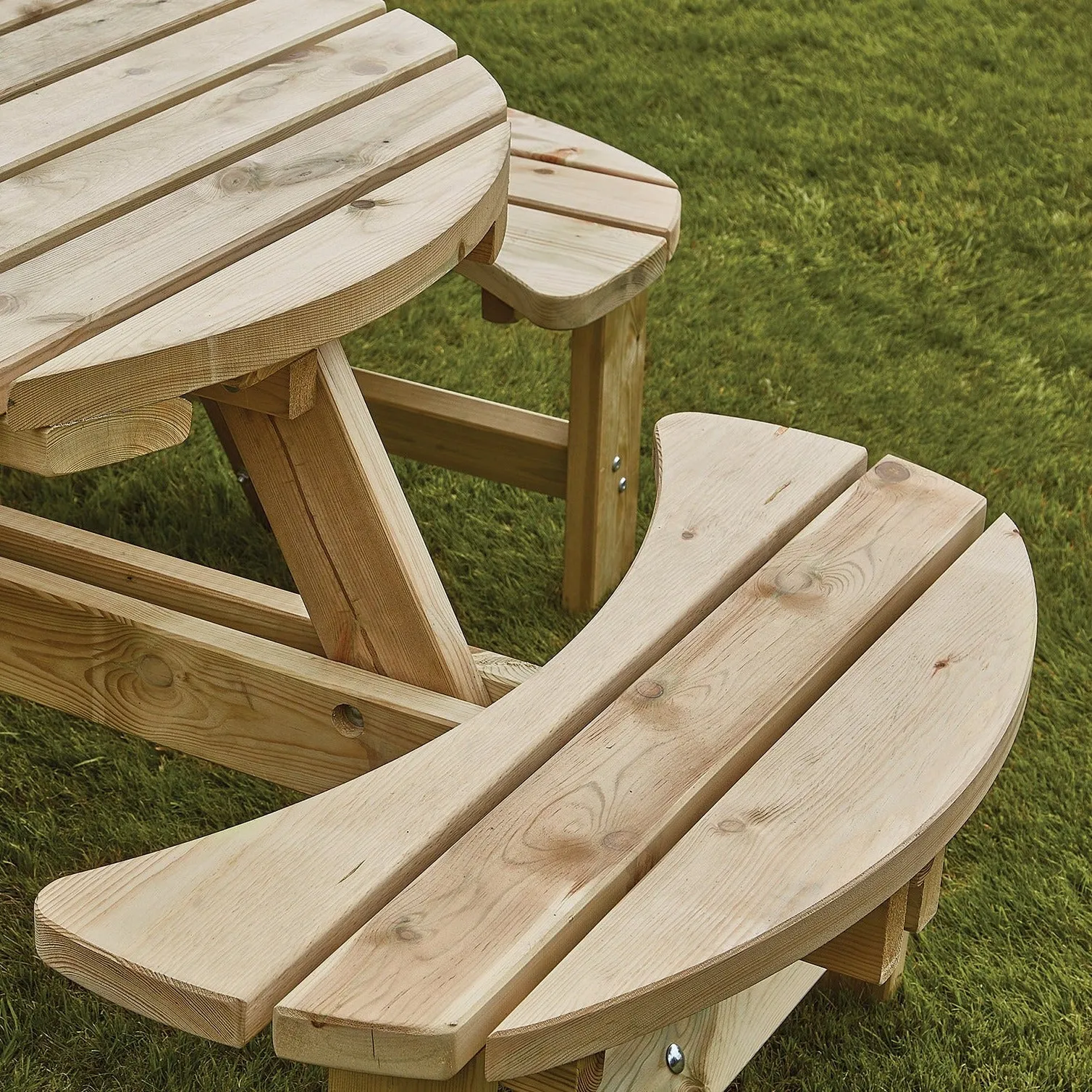 Woodshaw Appleton Round Picnic Bench